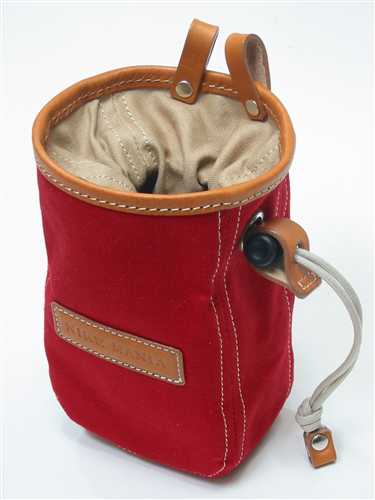 赤いチョークバッグ